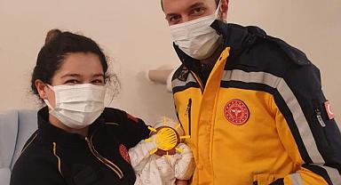 Acil Sağlık Hizmetleri Ekibi Evde Doğum Yaptırdı