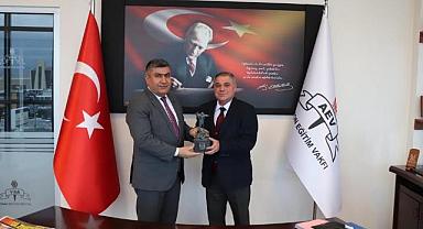 İL EMNİYET MÜDÜRÜ AY, AFYON EĞİTİM VAKFI’NI ZİYARET ETTİ