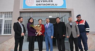 Kaymakam Kılıçtürk, öğrencilerle birebir sohbet etti