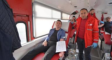 Sandıklı Belediyesi Personeli Kan Bağışı Yapıyor
