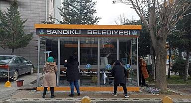 Sandıklı'da Jeotermal Isıtmalı Otobüs Durağının Temizliği Tamamlandı