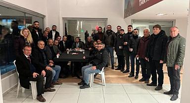 Siyasi Parti Halkla Doğrudan İletişim Kuruyor