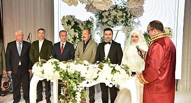 Afyonkarahisar'da Siyasi İsim Hüseyin Menteş Nikah Şahitliği Yaptı