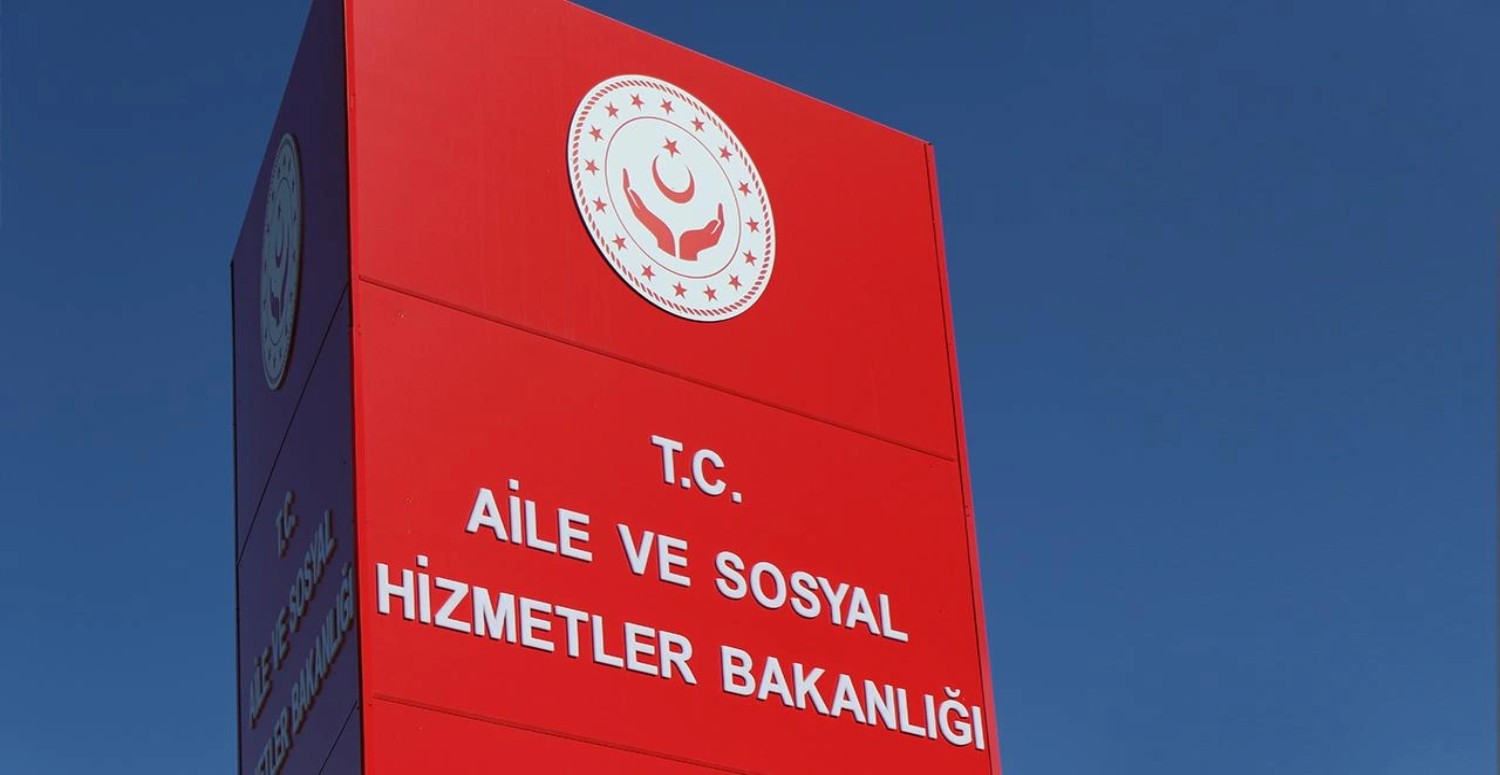 Aile Bakanlığı lise, ön lisans, lisans mezunlarına kapıyı açtı! 8000 personel alımı şartları duyuruldu
