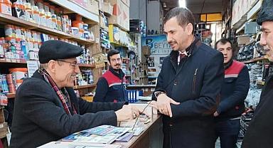 Alper Yağcı, projelerini vatandaşlarla paylaşıyor. 