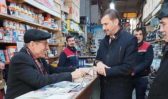 Alper Yağcı, projelerini vatandaşlarla paylaşıyor.