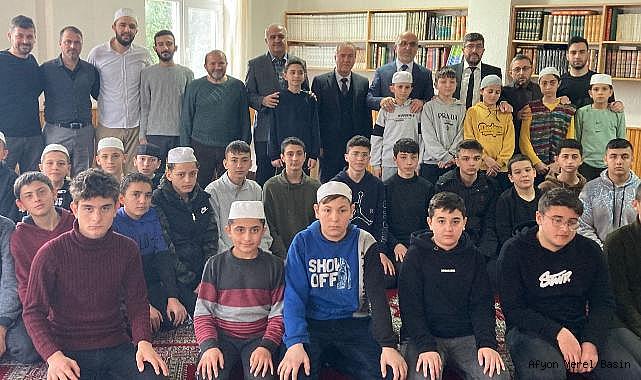 Kur'an Kursu, dini liderlerin ziyaretleriyle dikkat çekiyor.