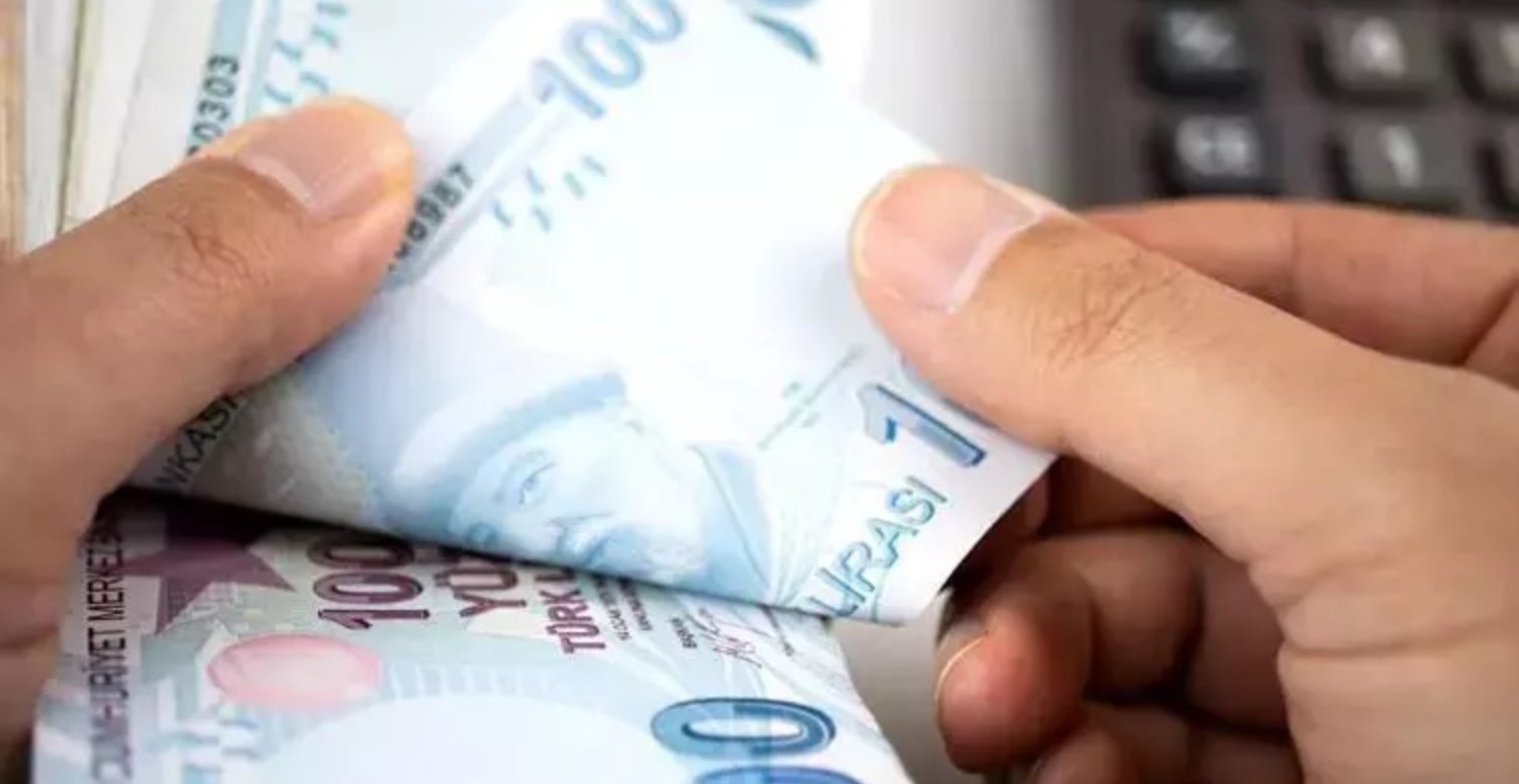 SSK, Bağkur emeklisine 2500 TL'lik sürpriz ödeme! Duyan ATM'ye koşuyor