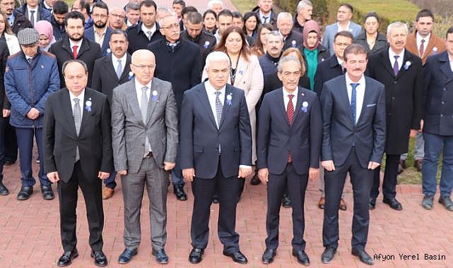 Ticaret ve Sanayi Odası çelenk sunma töreni düzenledi.