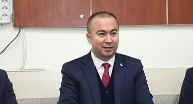 Uluçay güne vakıf ve cemiyetleri ziyaret ederek başladı.