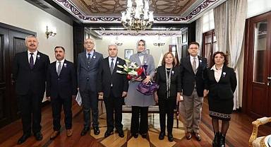  Vali Vergi Haftası'nın toplantıda başarı dileklerinde bulundu.