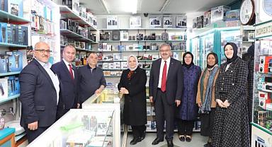Afyonkarahisar'da AK Parti Milletvekili ve beraberindeki heyet yerel işletmeleri ziyaret etti.