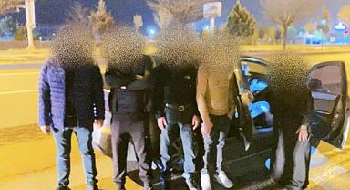 Afyonkarahisar'da yakalanan 3 kaçak göçmen sınırdışı edildi