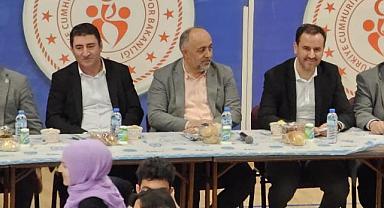 Afyonkarahisar Gençlik Merkezinde 400 kişinin katılımıyla iftar programı düzenlendi