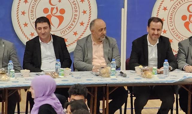 Afyonkarahisar Gençlik Merkezinde 400 kişinin katılımıyla iftar programı düzenlendi
