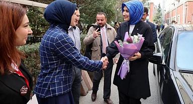 Afyonkarahisar Valisi Doç. Dr. Kübra Güran Yiğitbaşı, kadınların yönetici pozisyonlarında karşılaştığı zorlukları anlattı.