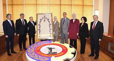 AİLE VE SOSYAL HİZMETLER BAKANI GÖKTAŞ, ATSO’DA KADIN GİRİŞİMCİLERE HİTAP ETTİ