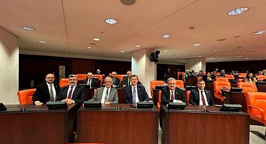 AK Parti Milletvekili Ali Özkaya, Meclis Genel Kurulu'ndaki görevine ara vermeden devam ediyor.