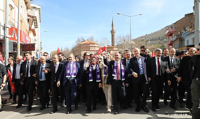 AK Parti’nin sevgi yürüyüşüne binlerce partili katıldı