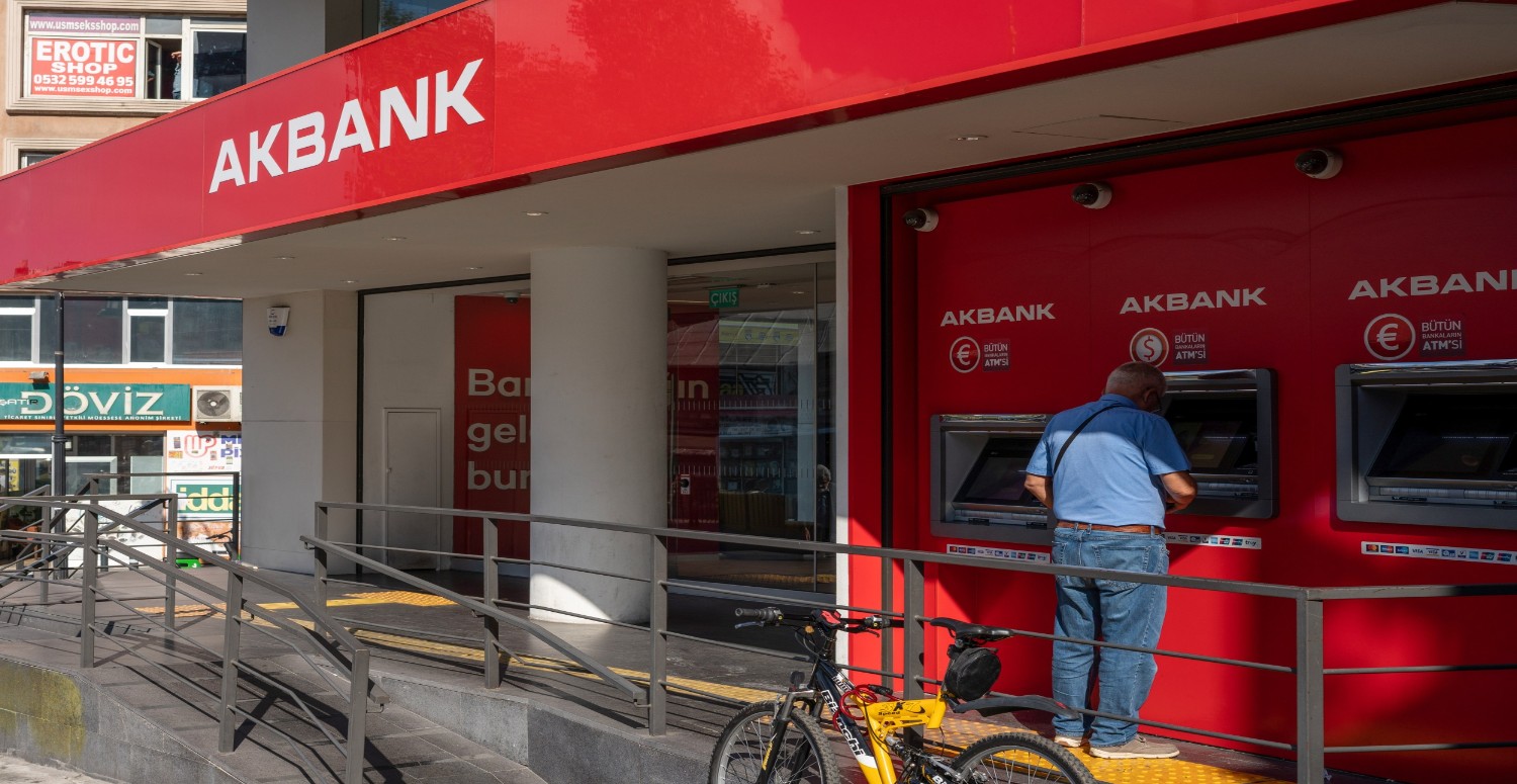 Akbank kredi kapağını açtı! Acil toplu para arayanlara tek şartla 100.000 TL ihtiyaç kredisi!