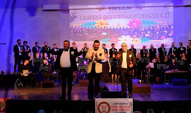 AKSAM’DAN BAHAR TADINDA KONSER DİNLEYİCİLERİ MEST ETTİ