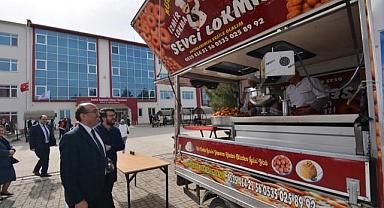 BAŞKAN DR. MUSTAFA ÇÖL ÜNİVERSİTE ÖĞRENCİLERİNE LOKMA İKRAMINDA BULUNDU