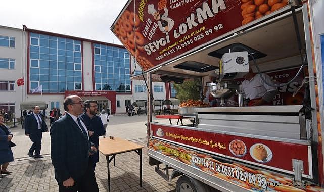 BAŞKAN DR. MUSTAFA ÇÖL ÜNİVERSİTE ÖĞRENCİLERİNE LOKMA İKRAMINDA BULUNDU
