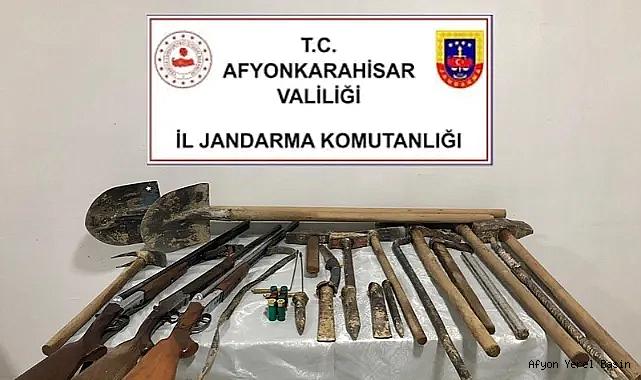 Dazkırı'da Kaçak Kazı Yapan 4 Şahıs Suçüstü Yakalandı