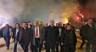 İbrahim Yurdunuseven, Afyonkarahisar'da halkla buluştu ve yürüyüş düzenledi.