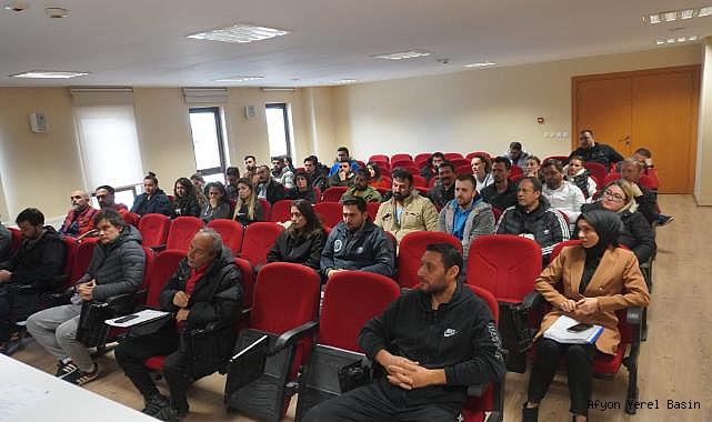 İl Müdürü Kasapoğlu Başkanlığında antrenörlerle değerlendirme toplantısı düzenledi