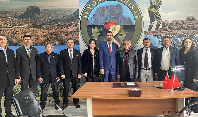 İYİ Parti Adayı Yağcı, Yarım Elma Derneği'ni Ziyaret Etti