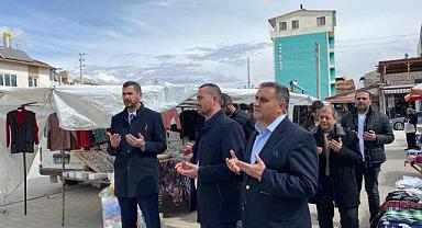 İYİ Parti Başkan Adayı Alper Yağcı Erenler Semt Pazarını Ziyaret Etti