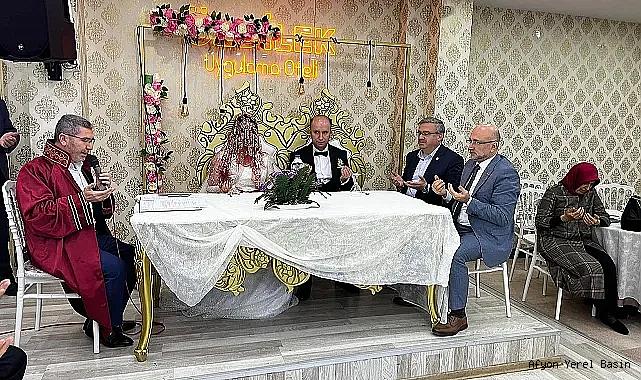 Afyonkarahisar'da Anıl ve İnci çifti dünya evine girdi, mutlulukları paylaşıldı.