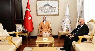 Afyonkarahisar Valisi, ilçede yapılan görüşmelerde kalkınmanın önemini vurguladı.