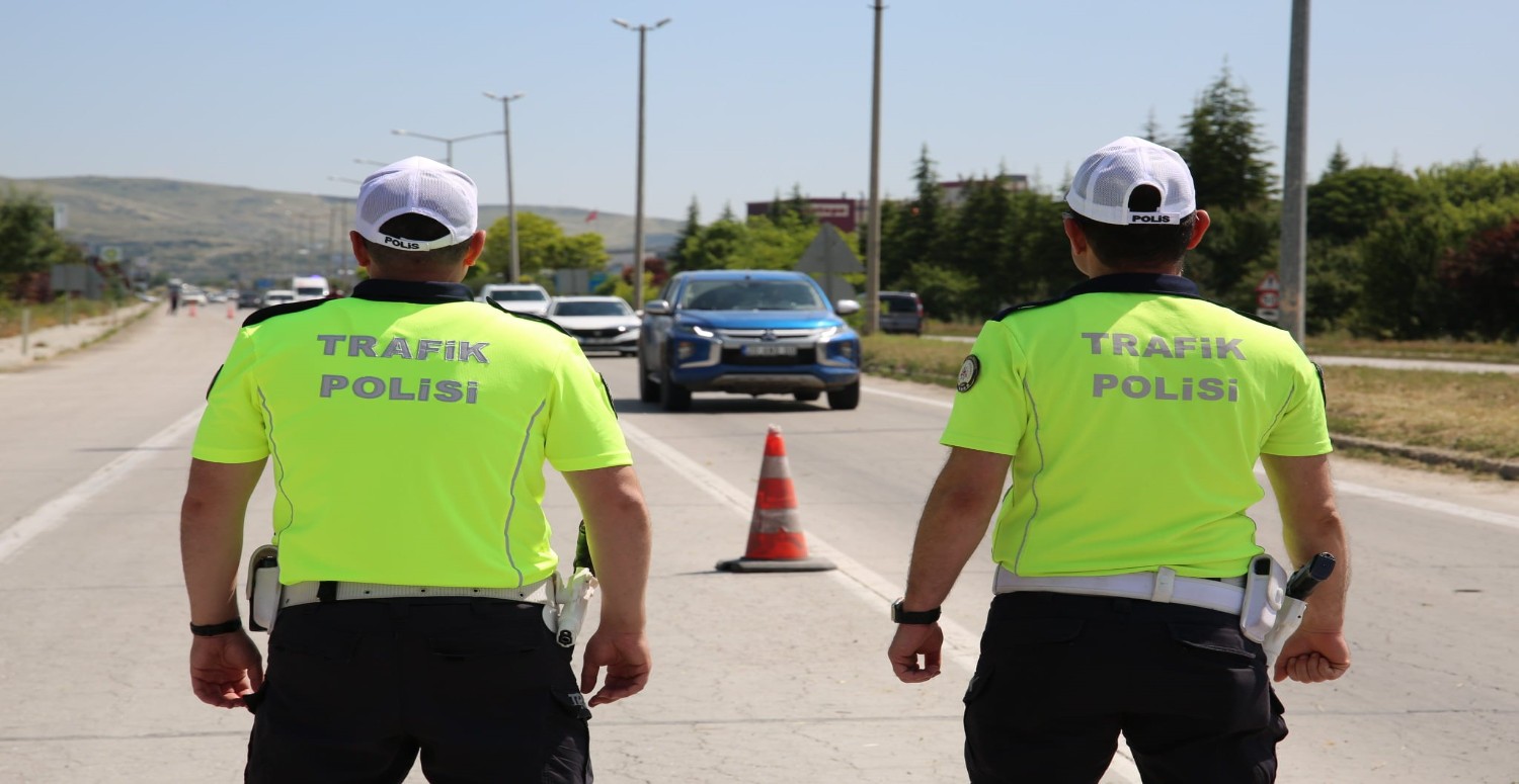 Arabasıyla bunu yapanlara 9 bin 944 TL ceza kesilecek! Ehliyet sahiplerine son dakika bildirildi