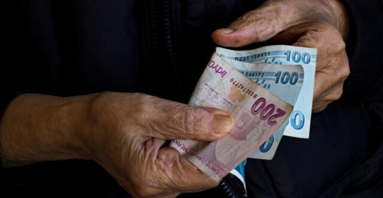 Emeklilere müjdeli haber az önce verildi! 15 milyon emekliyi bayram ettiren zam kararı!