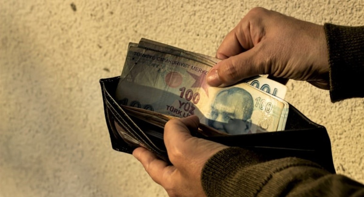 Emeklilere müjdeli haber az önce verildi! 15 milyon emekliyi bayram ettiren zam kararı!