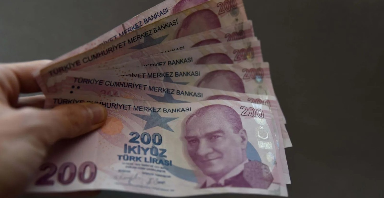 Emekliye tek başvuruyla 15.000 TL geri ödemesiz nakit! O bankanın şubeleri dolup taşacak