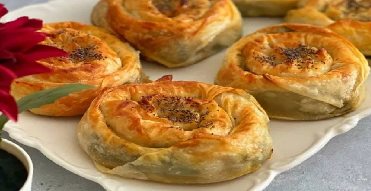 Pırasa yemeği sevmeyenlere özel lezzet! Pratik pırasalı börek tarifi