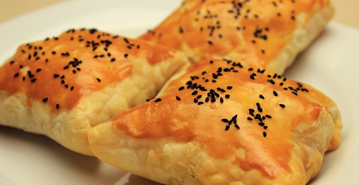 Yufka böreğini unutturacak enfes milföy böreği tarifi! Bu yöntemle bulut gibi kabarıyor