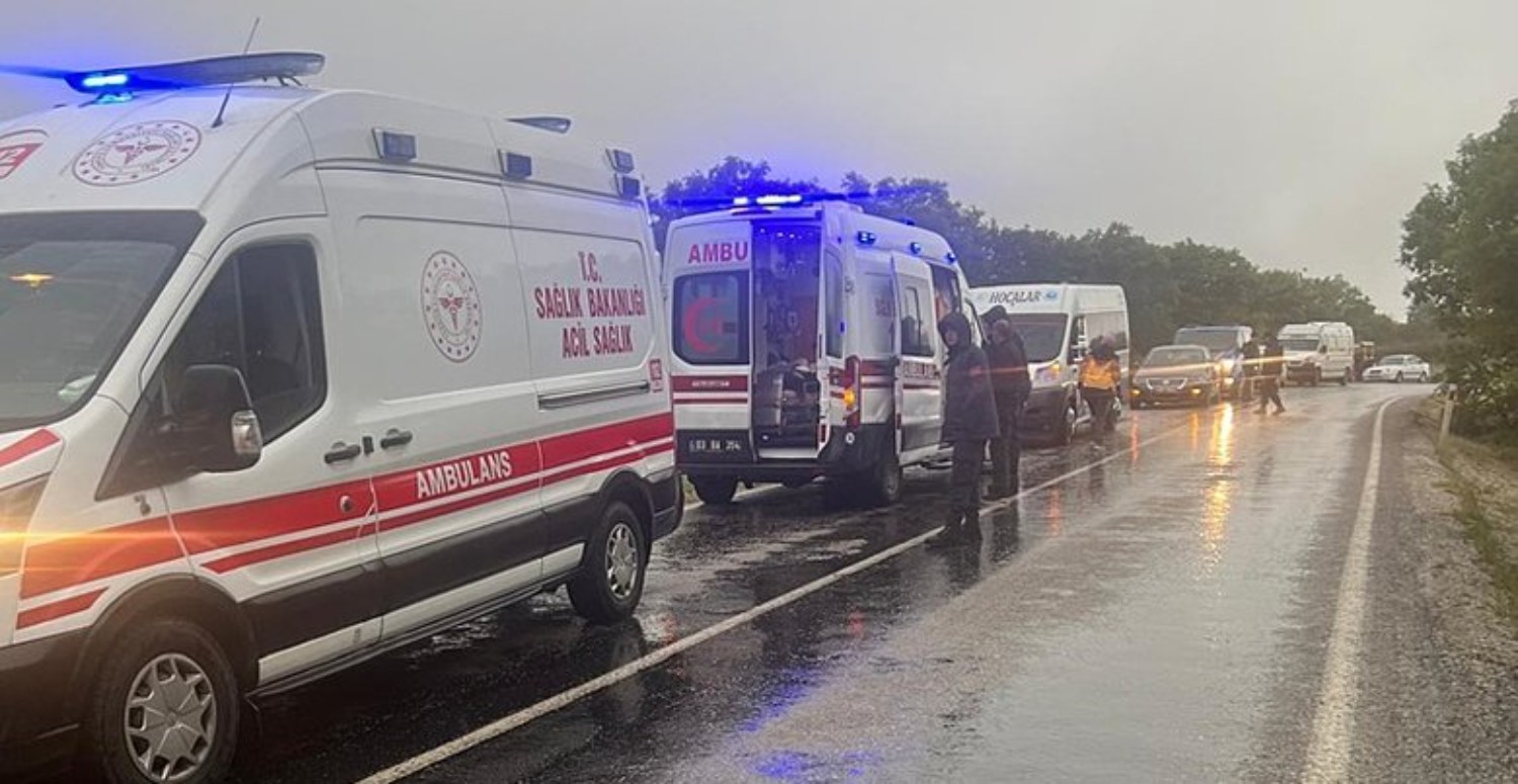 Afyon'da korkunç kaza: İşçi taşıyan minibüs devrildi