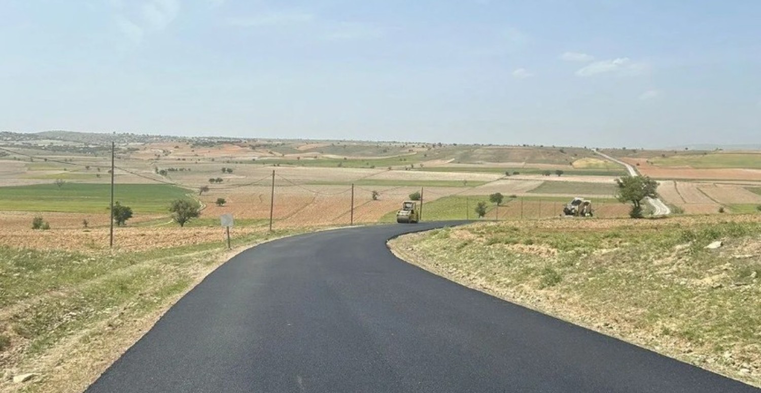 Afyonkarahisar İl Özel İdaresi yol yapım çalışmalarını sürdürüyor