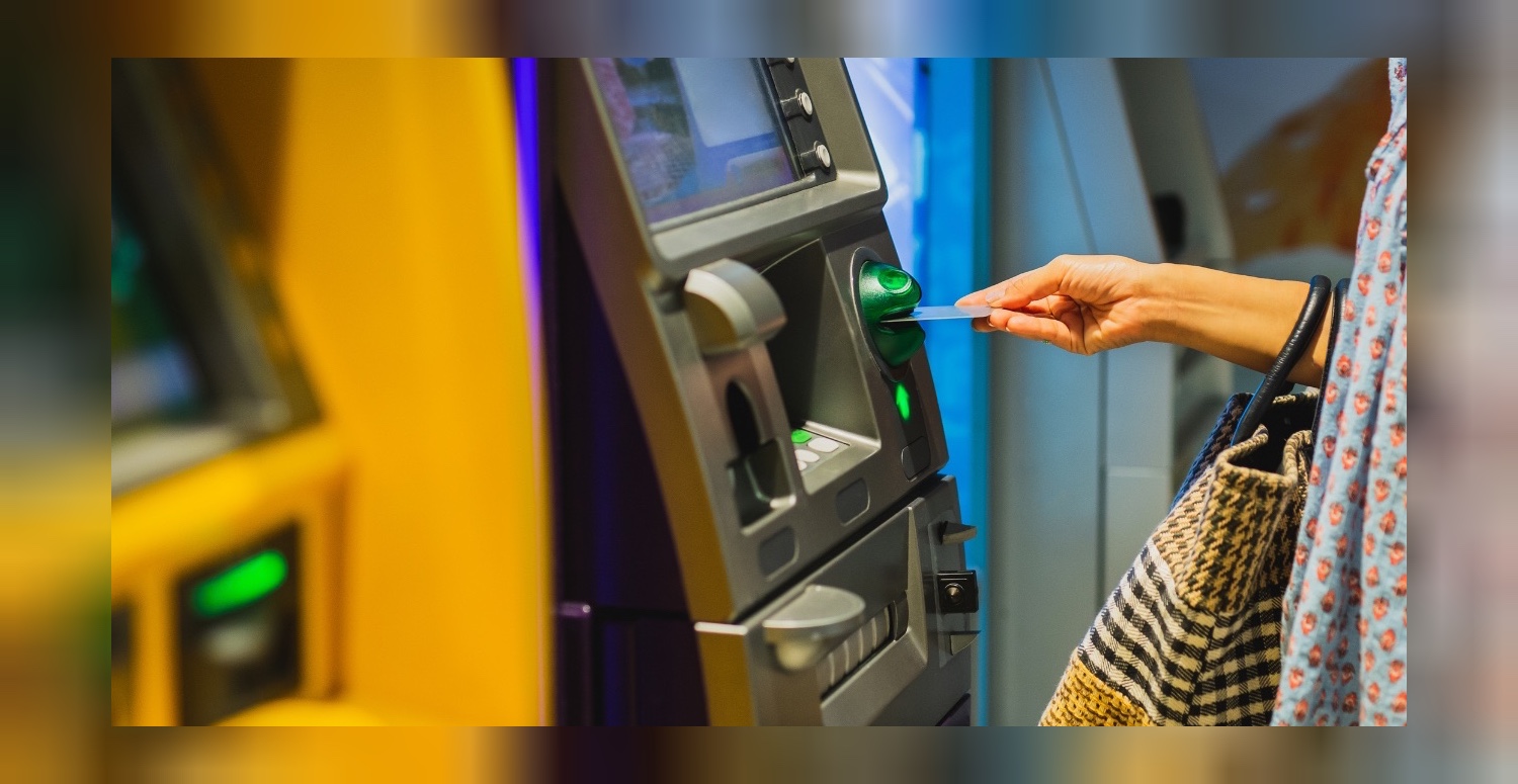 ATM'den para çekip yatıranlar dikkat! ATM'ler bunu yapanın kartını yutuyor!