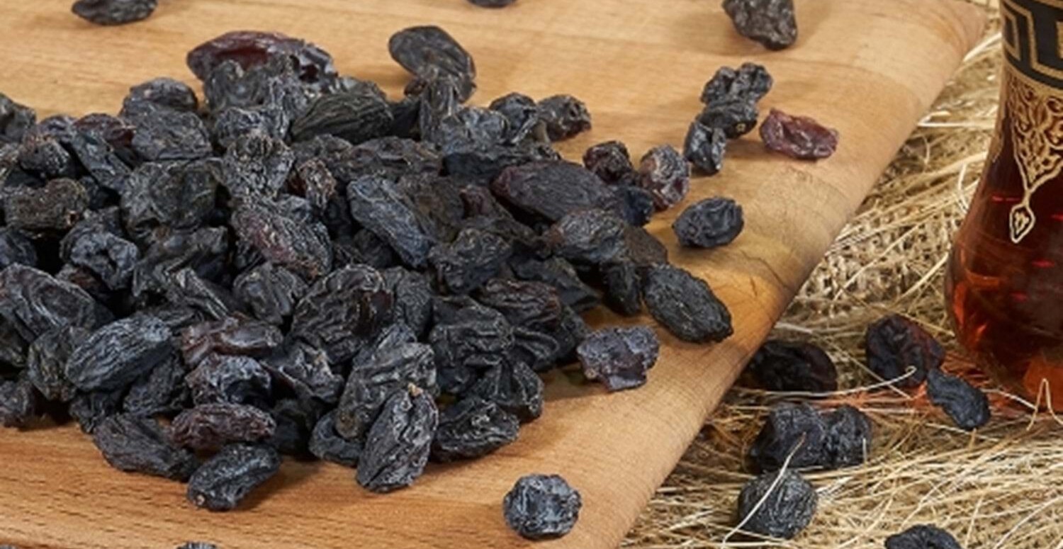 Bir avuç kuru üzümü suda bekletip için yeter! Neye yaradığını duyunca şaşkına döneceksiniz