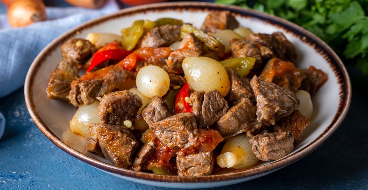 Et kavurmasının tadını arşa çıkaran tüyo! Pişirirken içine bir bardak ekleyin
