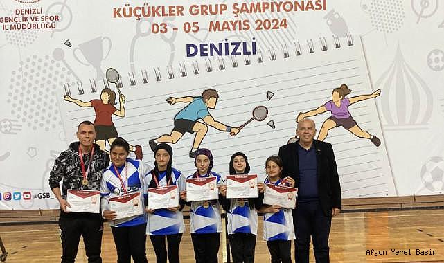 Sinanpaşa Kırka Şehit Ramazan Bağlan Ortaokulu Badminton'da Bölge Şampiyonu!