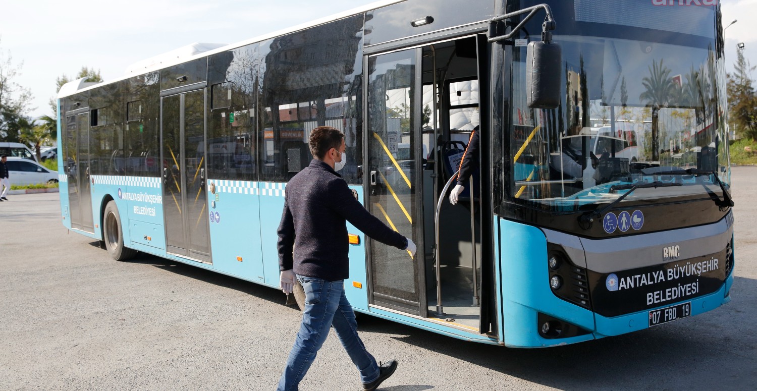 Toplu taşımaya okkalı zam! Yeni fiyatı duyanlar her yere yürüyerek gidecek!