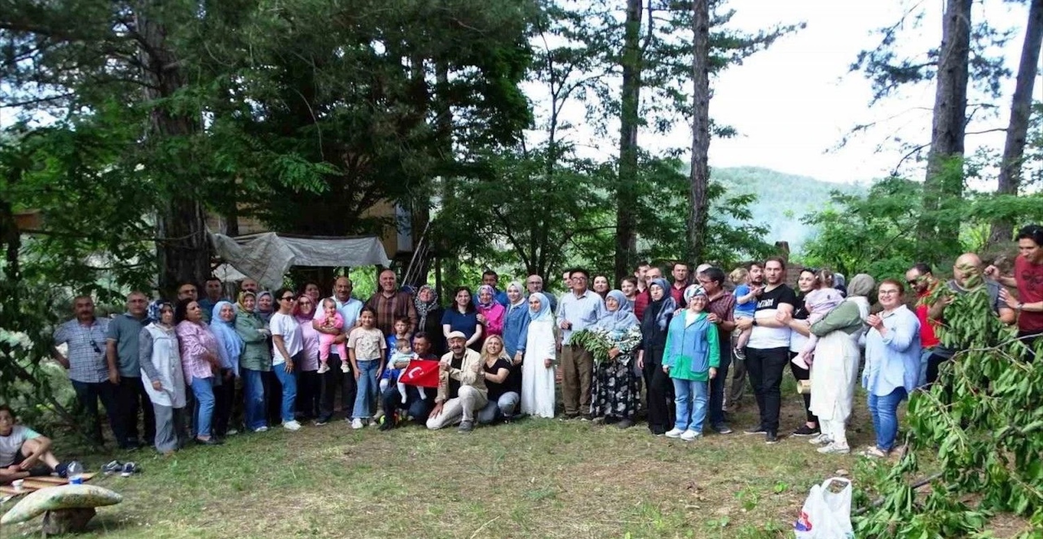 Afyon'da yetim ve öksüz çocuklar için piknik düzenlendi