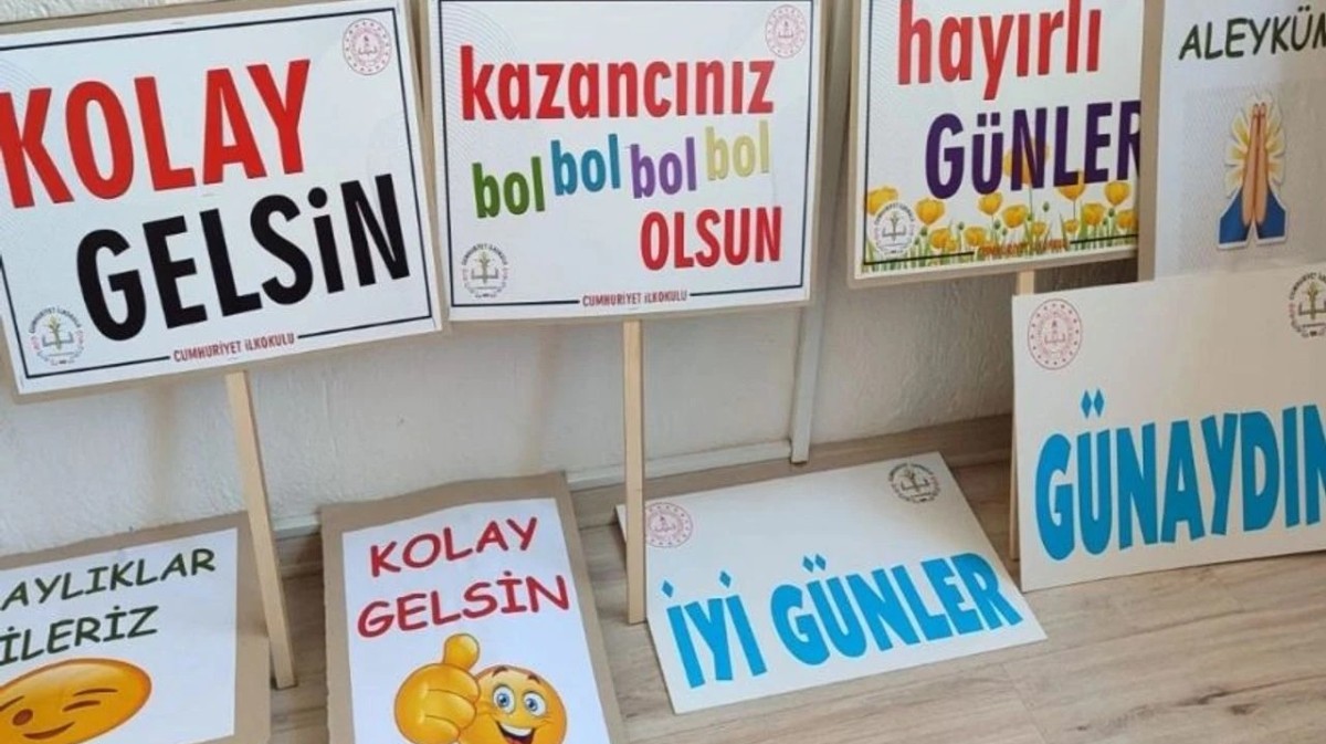 Afyonlu ilkokul öğrencilerinden esnaflara 'nezaket' ziyareti