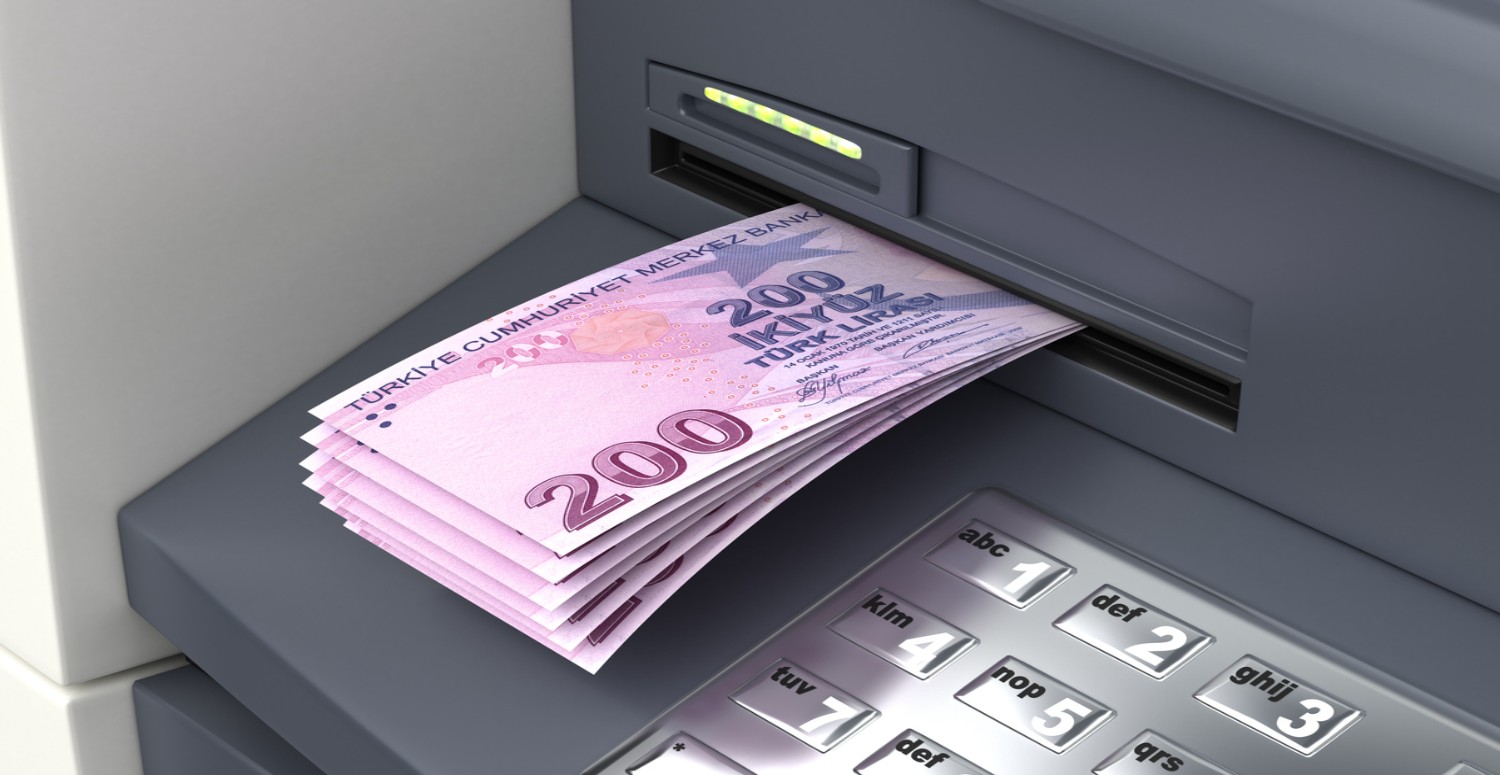 ATM DEN PARA ÇEKME